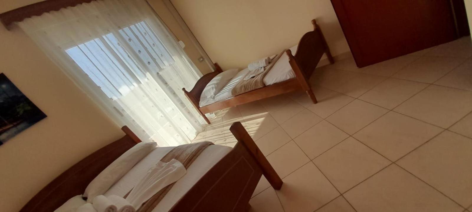 L&G Hotel Vlore Room photo