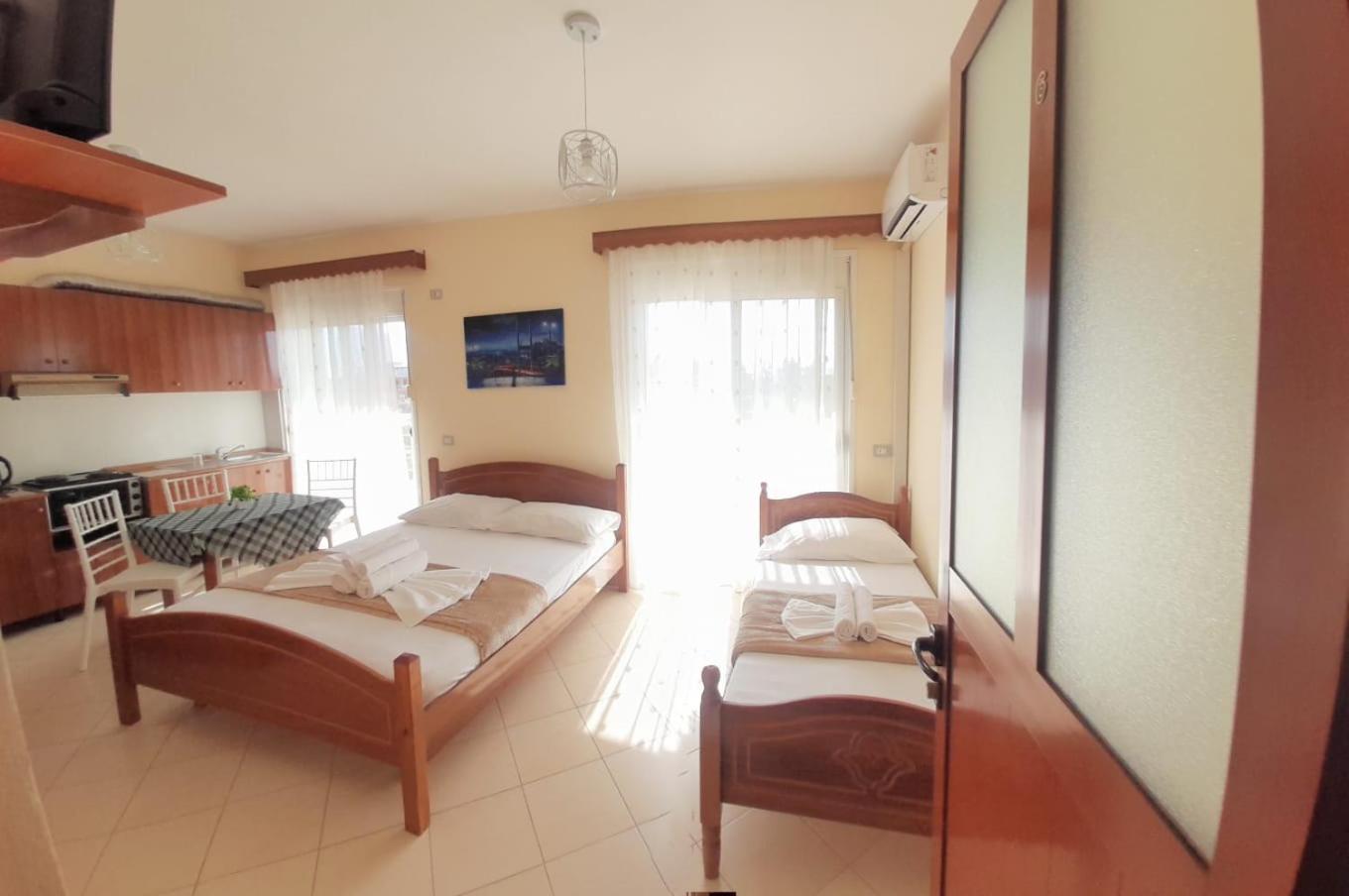 L&G Hotel Vlore Exterior photo