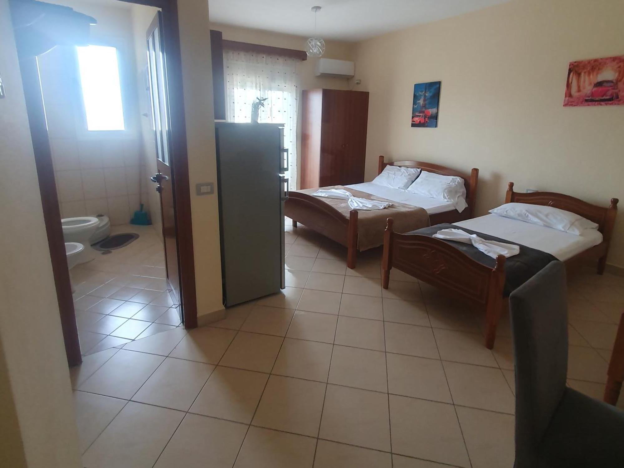 L&G Hotel Vlore Room photo