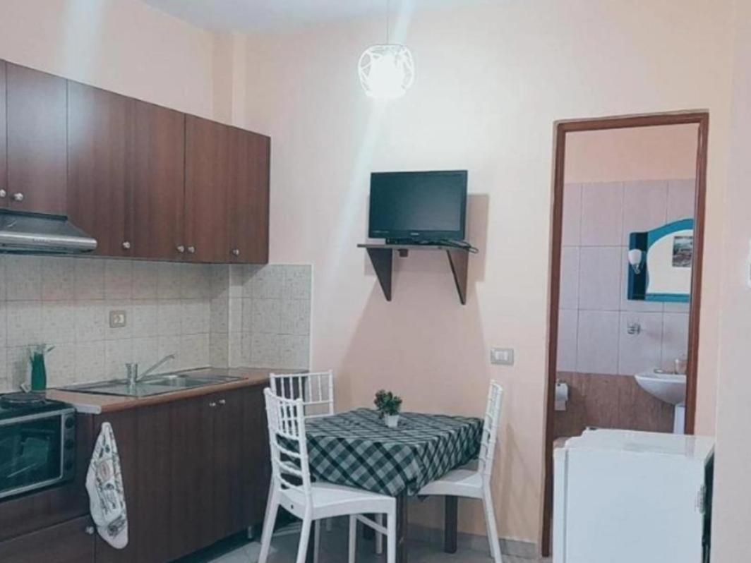 L&G Hotel Vlore Room photo