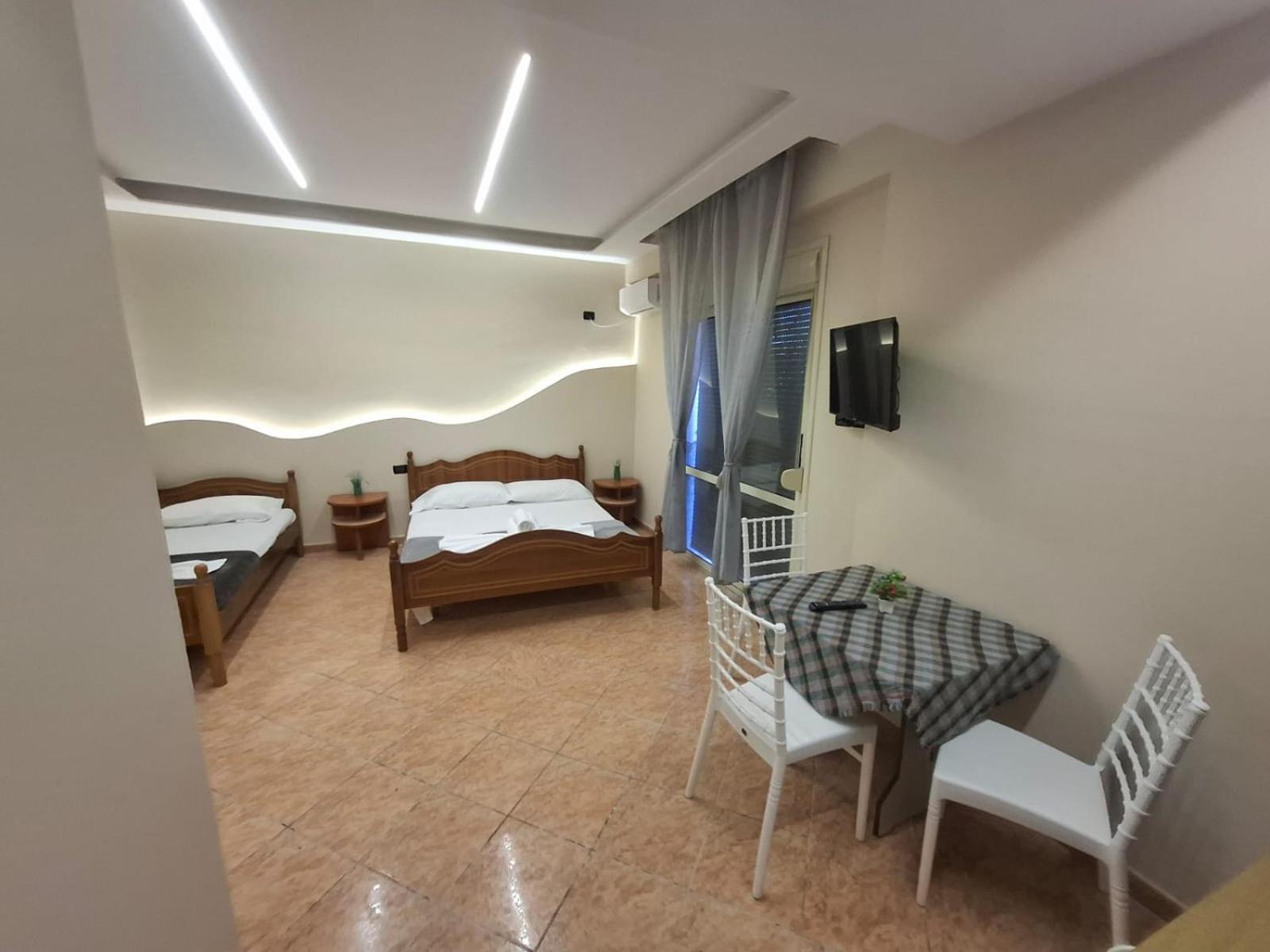 L&G Hotel Vlore Room photo