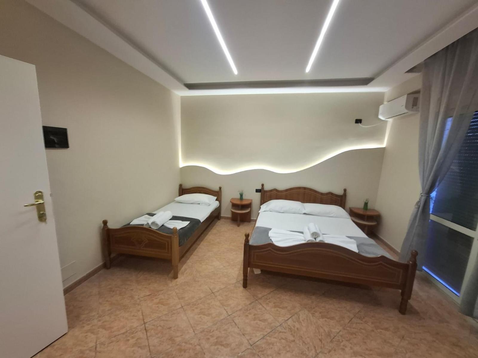 L&G Hotel Vlore Room photo