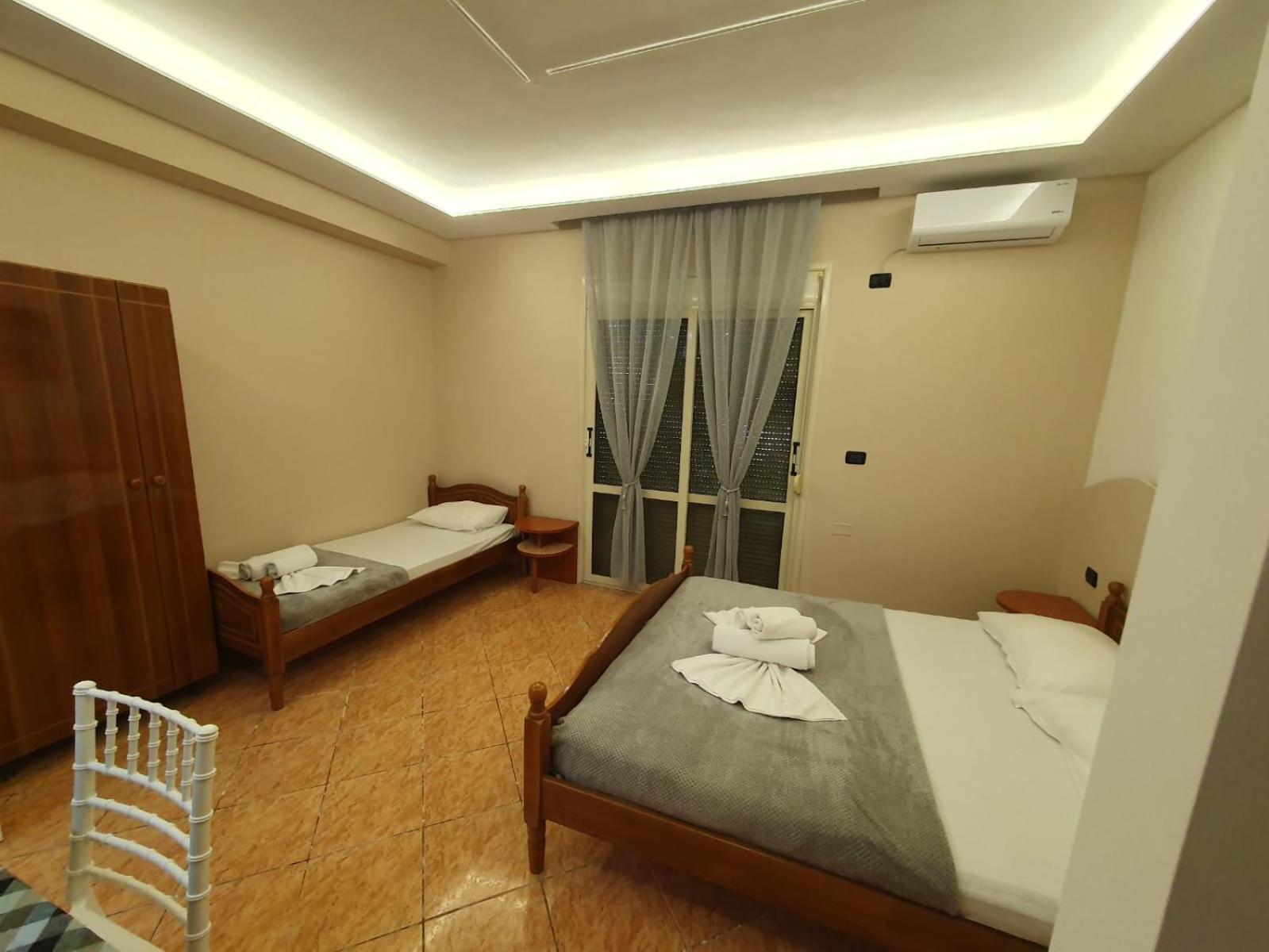 L&G Hotel Vlore Exterior photo
