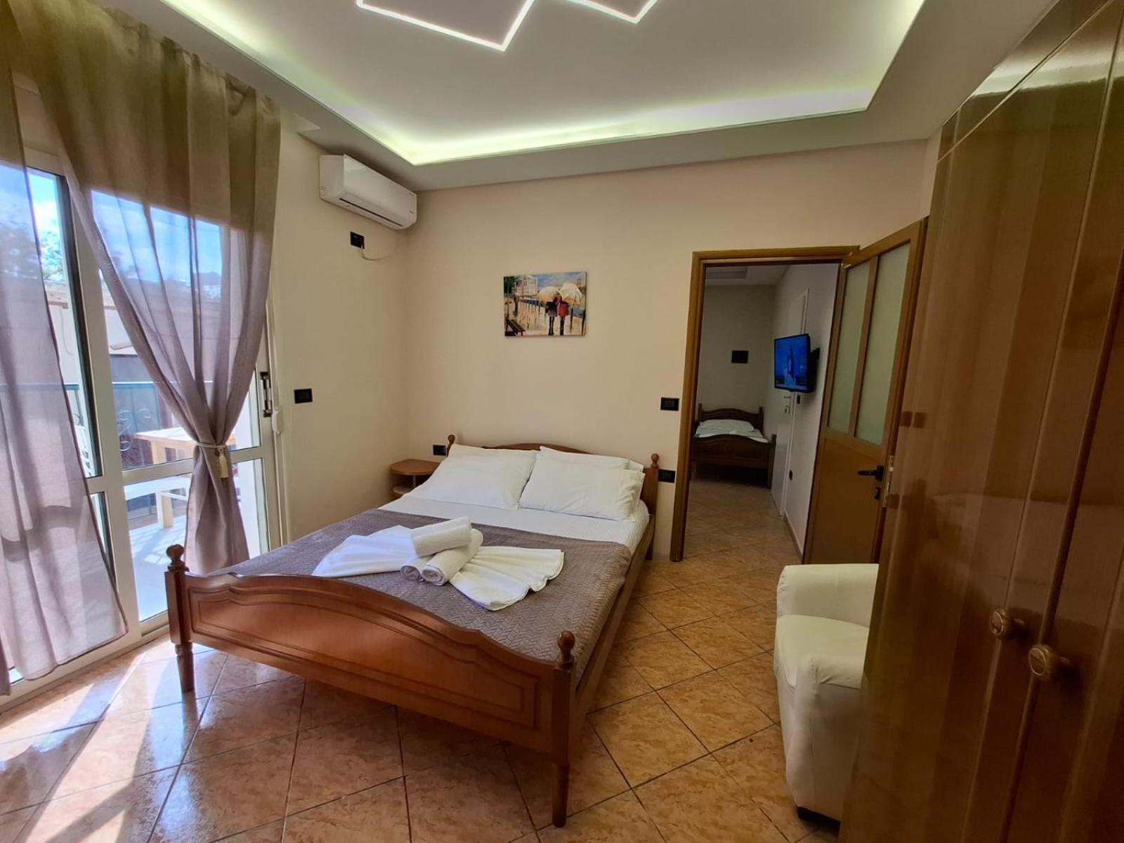 L&G Hotel Vlore Exterior photo